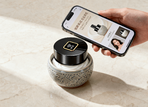 拒绝扫码！高级品牌只用碰的体验 